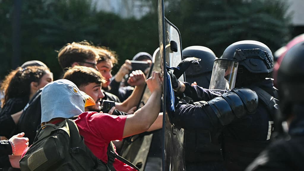 Escalating unrest during student protests in France has led to confrontations with law enforcement.