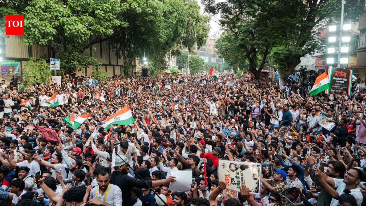 A large crowd of demonstrators gathers in Delhi during protests against the Election Commission.